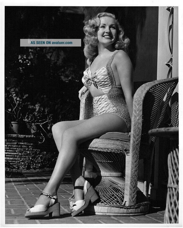 Betty Grable Leggy Glamour Pin Up Blonde Bombshell Vintage 8x10 Photo