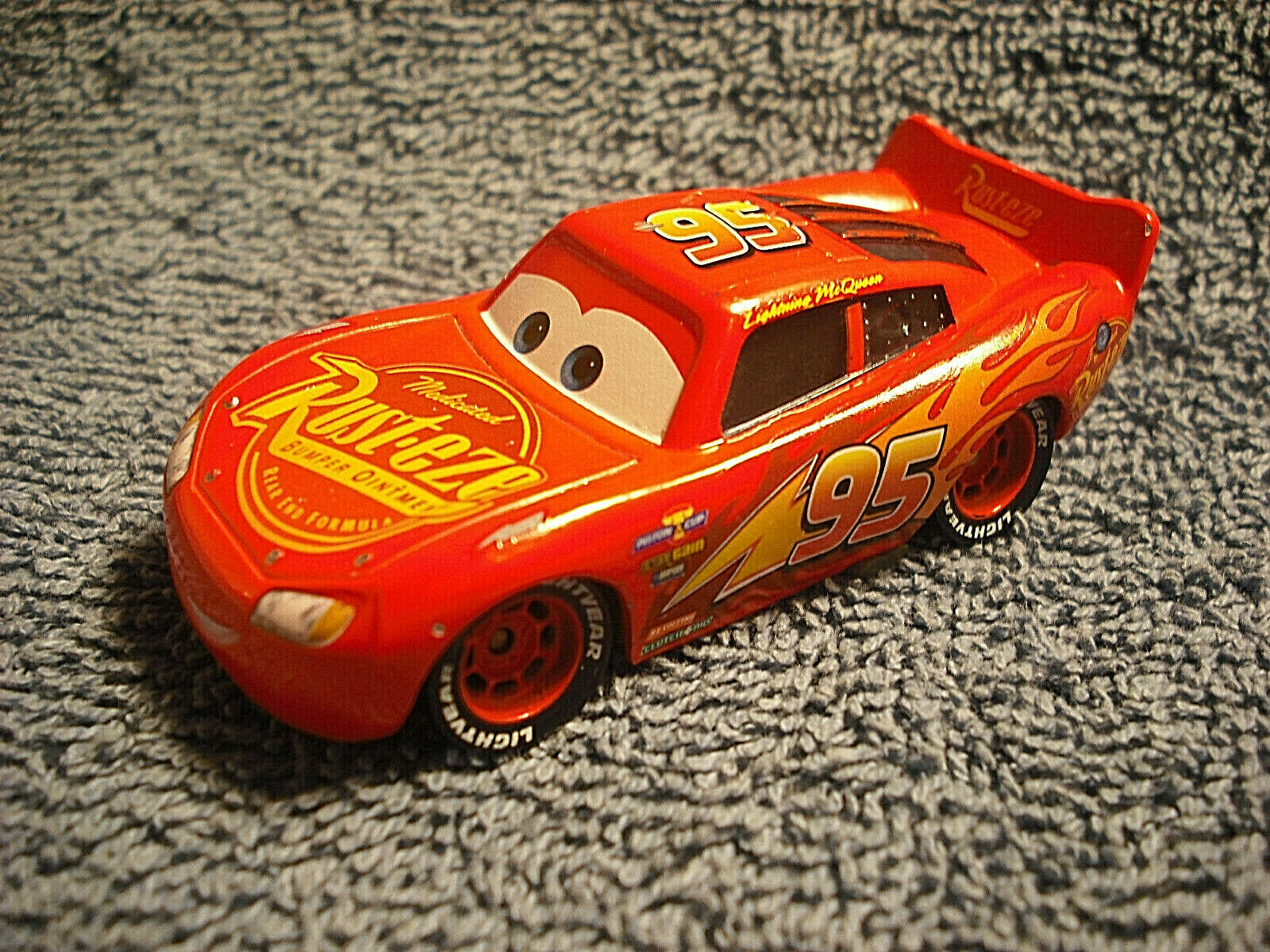 DISNEY PIXAR CARS 95 LIGHTNING MCQUEEN RED 1:55 DIECAST CAR BY MATTEL ...
