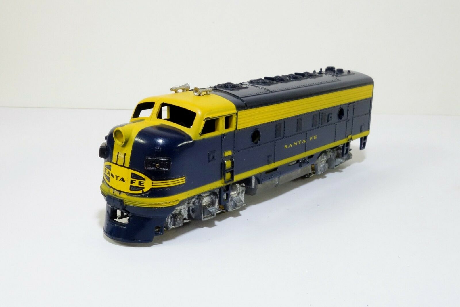 Locomotive Athearn GP50 Phase II – Ho, Santa Fe 3848, Bleu/jaune, Très Bon état