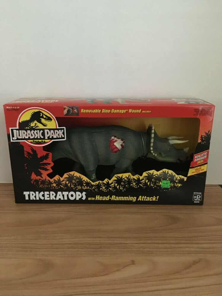 Geoworld Jurassic Action – Modello Dinosauro Triceratops Con Articolazioni, Action Card E Diorama
