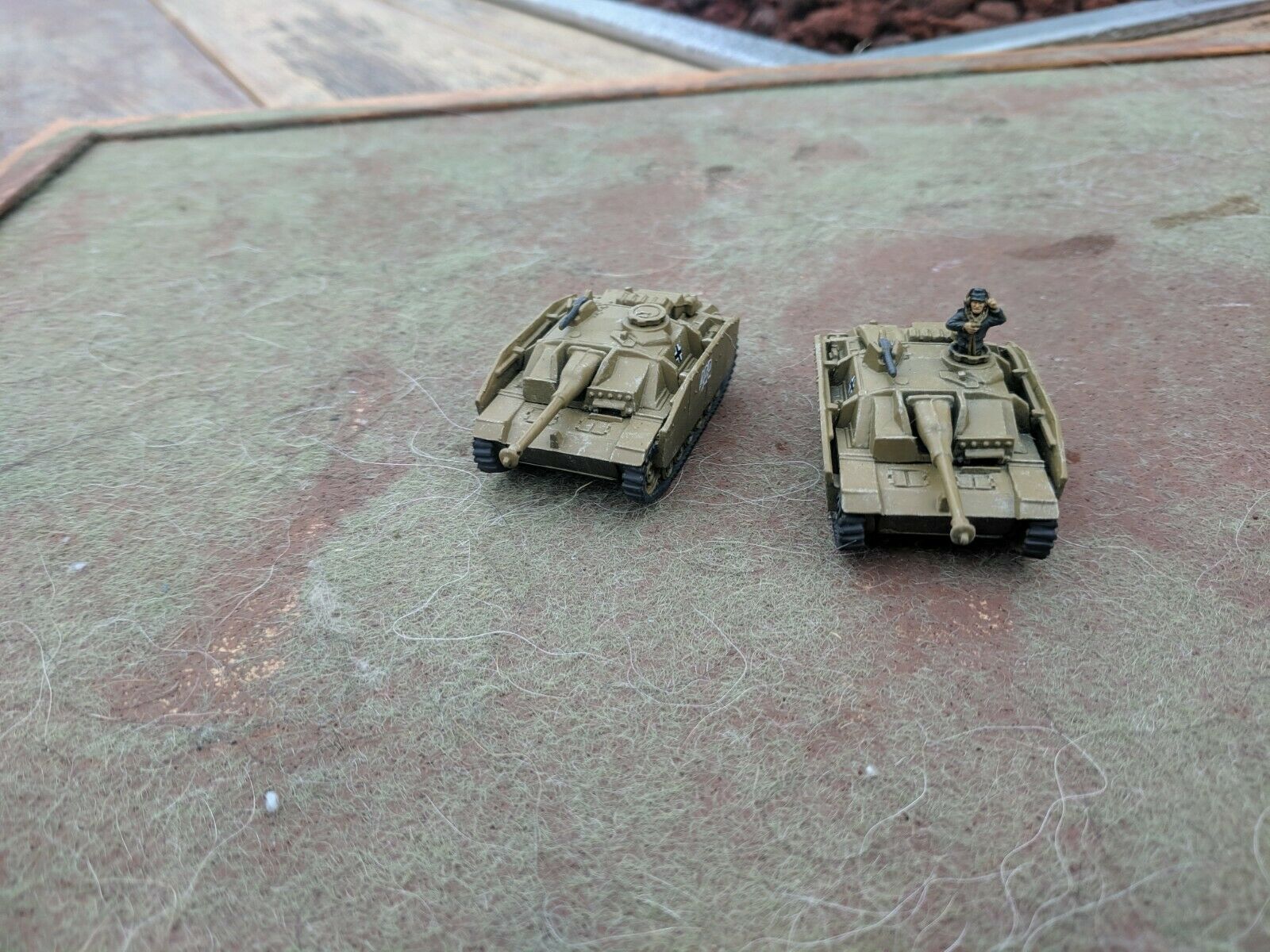 2 painted plastic German StuG III G assault guns Flames of War 15mm WW2