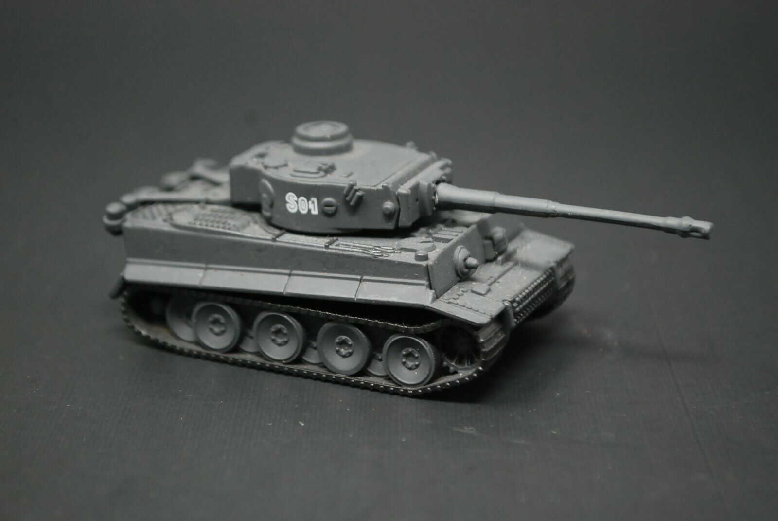 1:32 Unimax Forces of Valor Königstiger, top