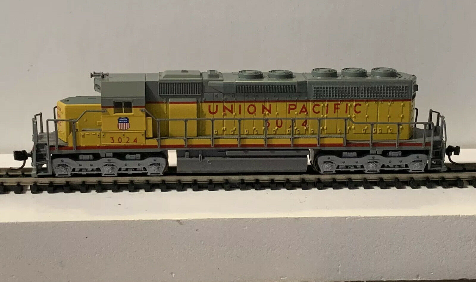 N Scale Kato SD - 40 Union Pacific Locomotive With Micro Trains Knuckle ...