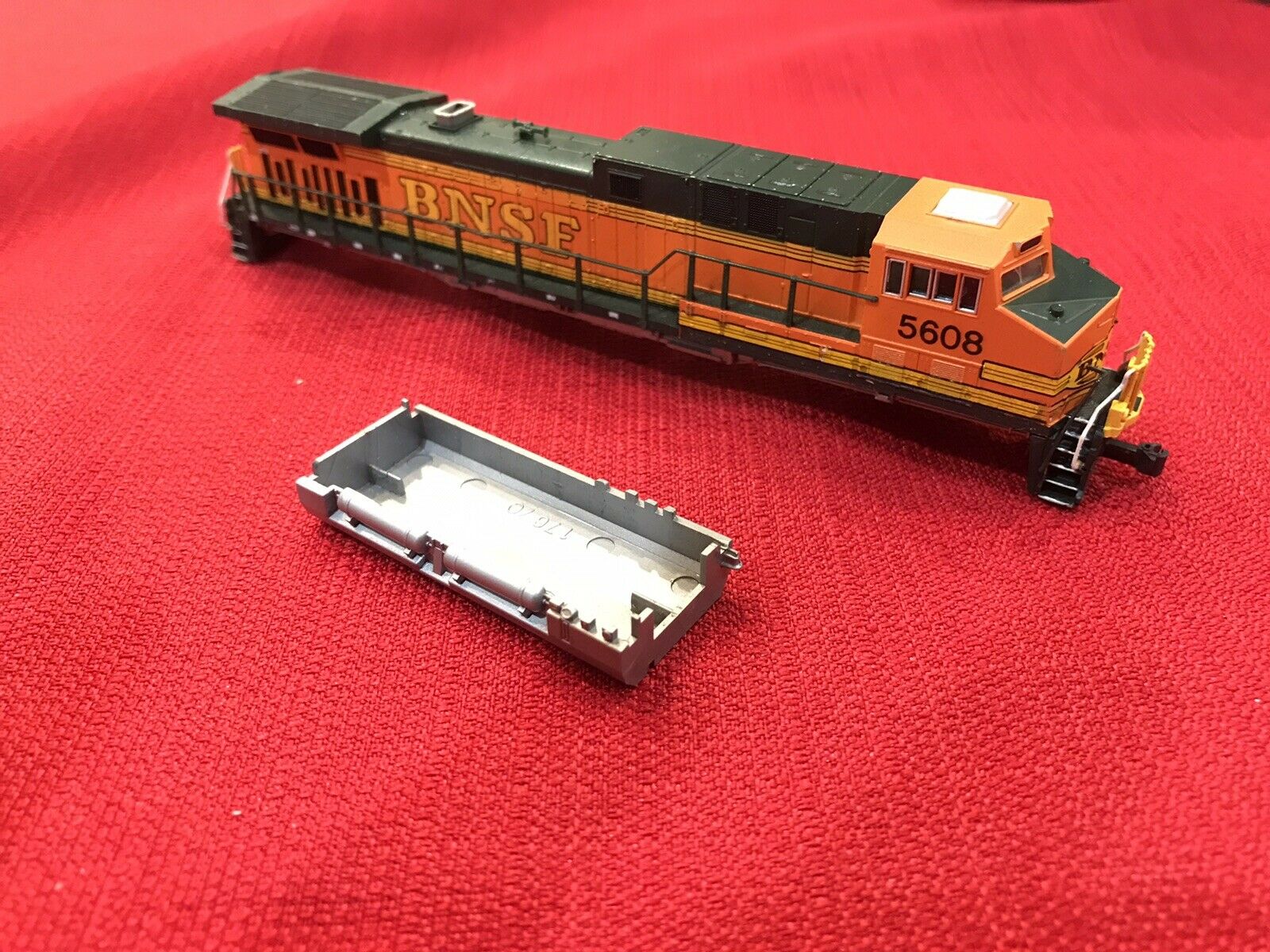 SHELL ONLY N Scale Kato BNSF 5608 AC4400CW 176 - 7111 Weathered SHELL ...